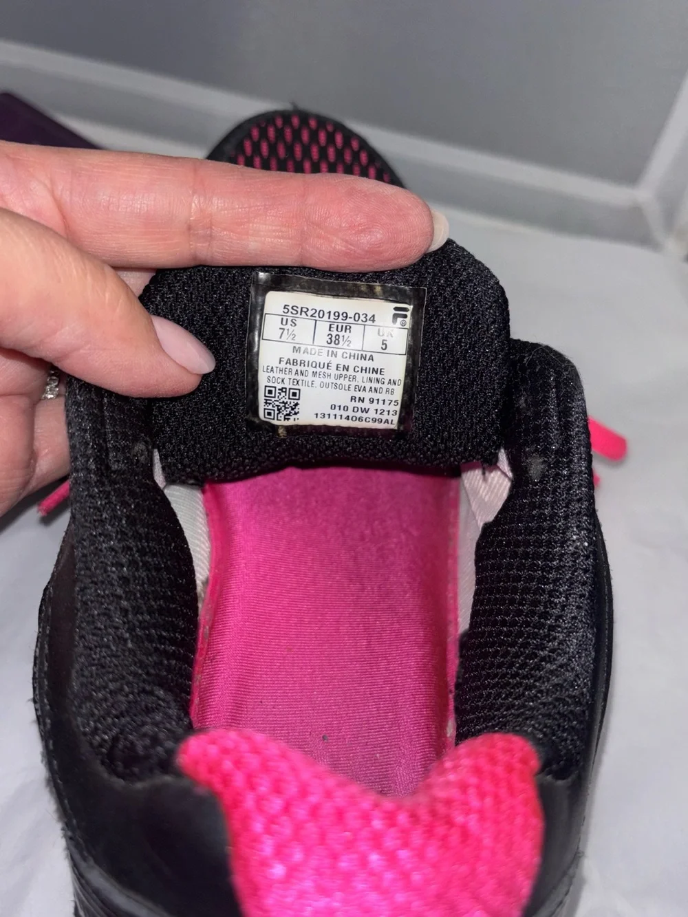 Fila Women's Black and Hot Pink Athletic Sneakers with White Soles 7.5